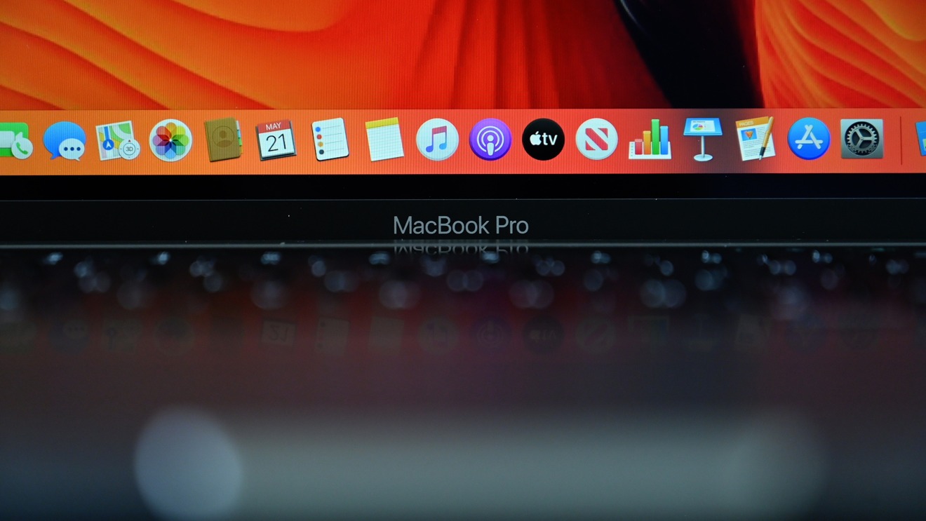 Логотип MacBook Pro под дисплеем Retina