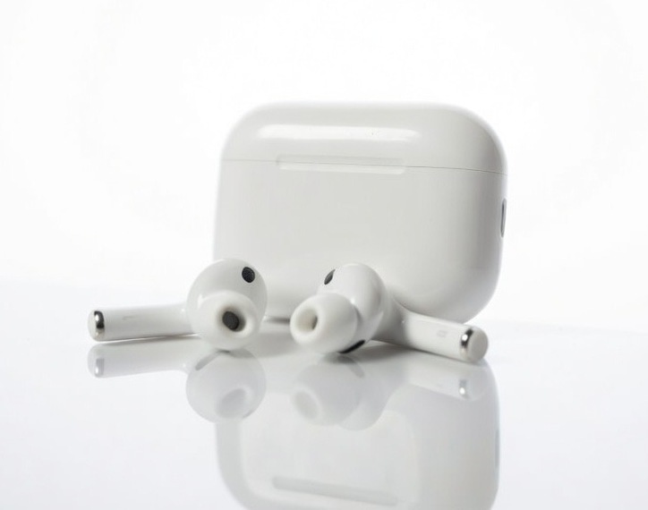 AirPods Pro 3 обзор: наушники с зарядным кейсом USB-C