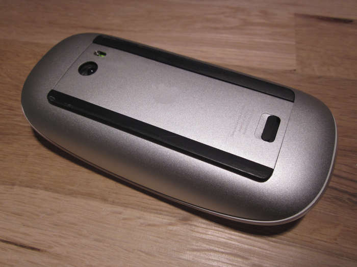 Нижняя часть Apple Magic Mouse с портом зарядки USB-C снизу
