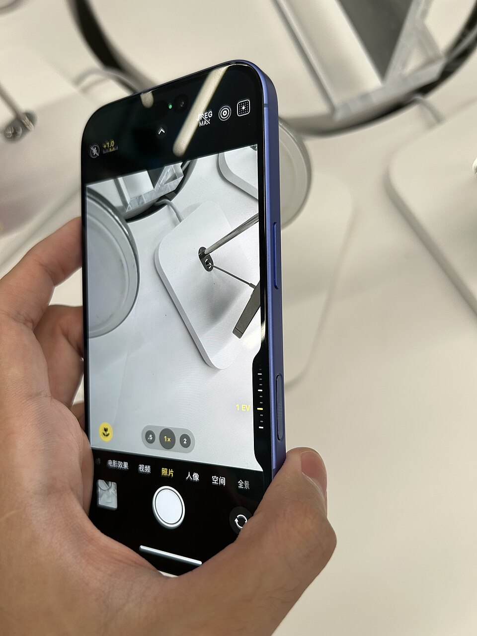 Кнопка Camera Control на iPhone 16 в реальной съёмке