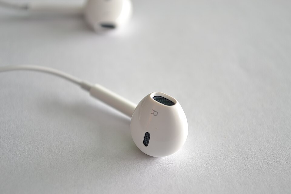 Вкладыш Apple EarPods крупным планом