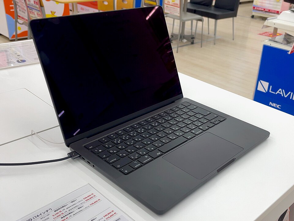 MacBook Pro 14 дюймов — дизайн линейки, экран Liquid Retina XDR и клавиатура