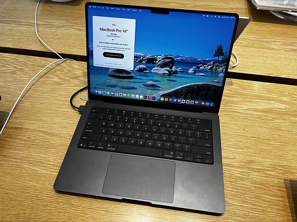 MacBook Pro 14 дюймов на чипе M5 в цвете Space Black — обзор ноутбука для профи